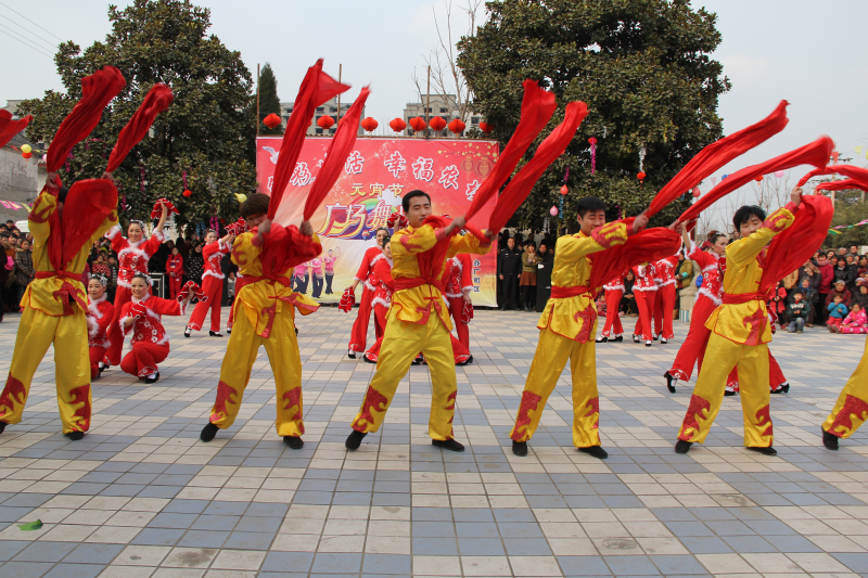 員工(gōng)廣場舞風采